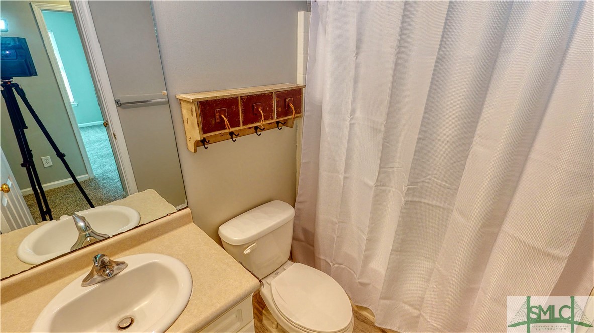 76 Al Henderson Boulevard F1