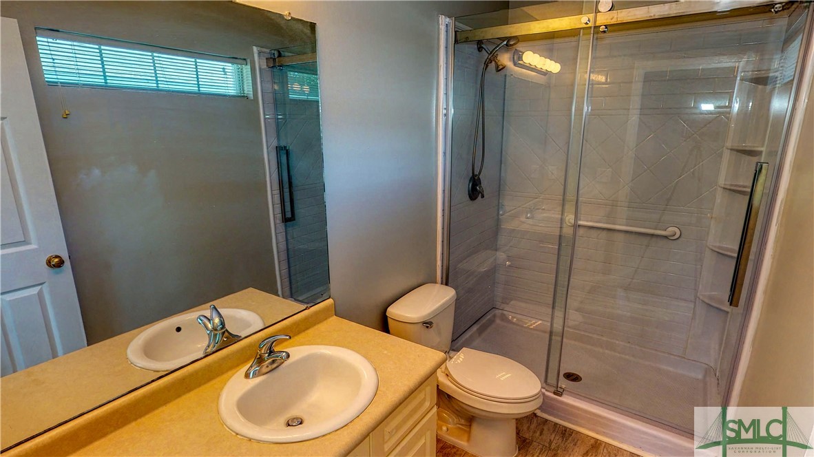 76 Al Henderson Boulevard F1