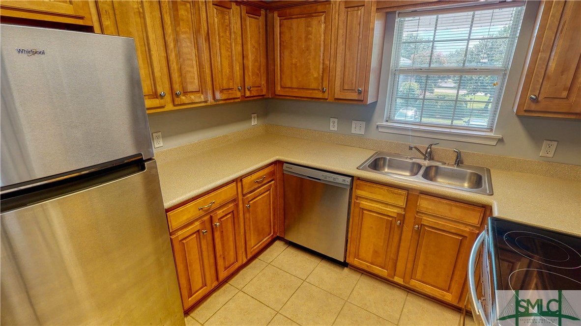 76 Al Henderson Boulevard F1