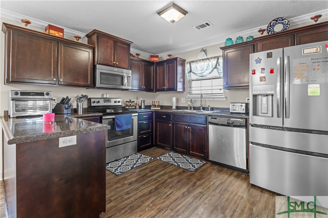 375 Manchester Court