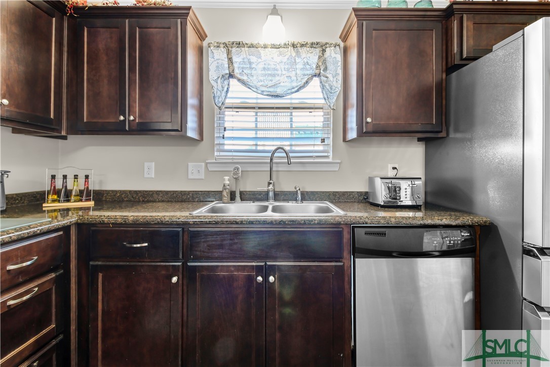 375 Manchester Court