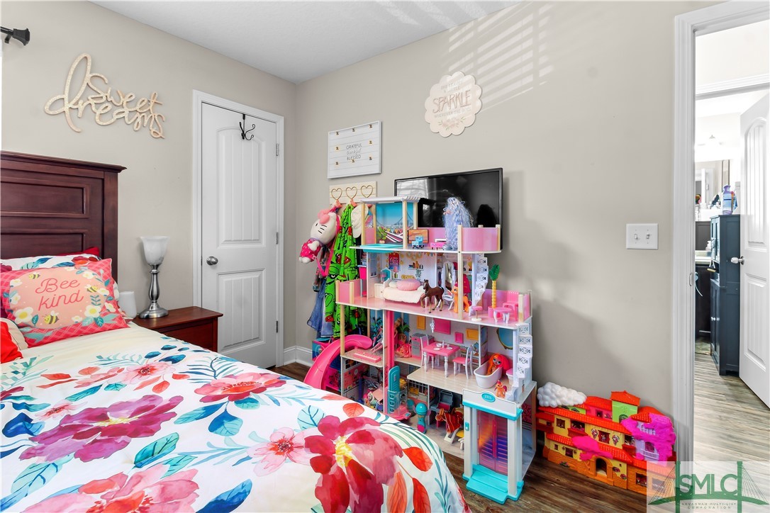 375 Manchester Court