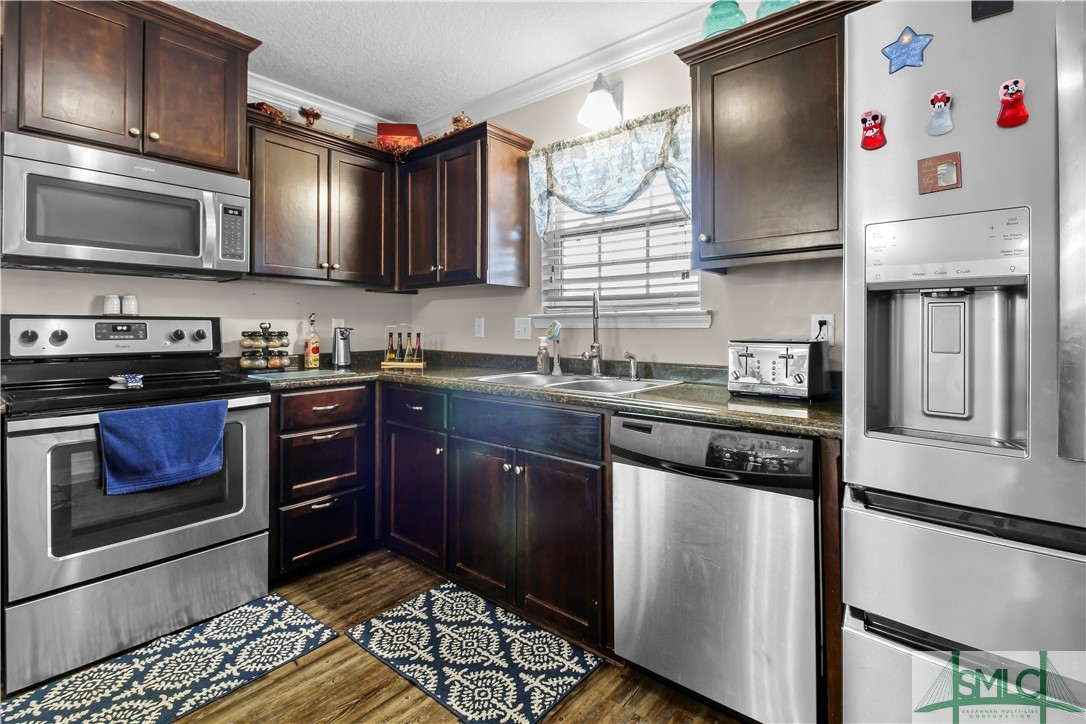 375 Manchester Court