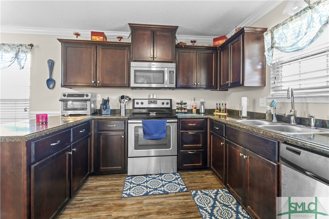 375 Manchester Court