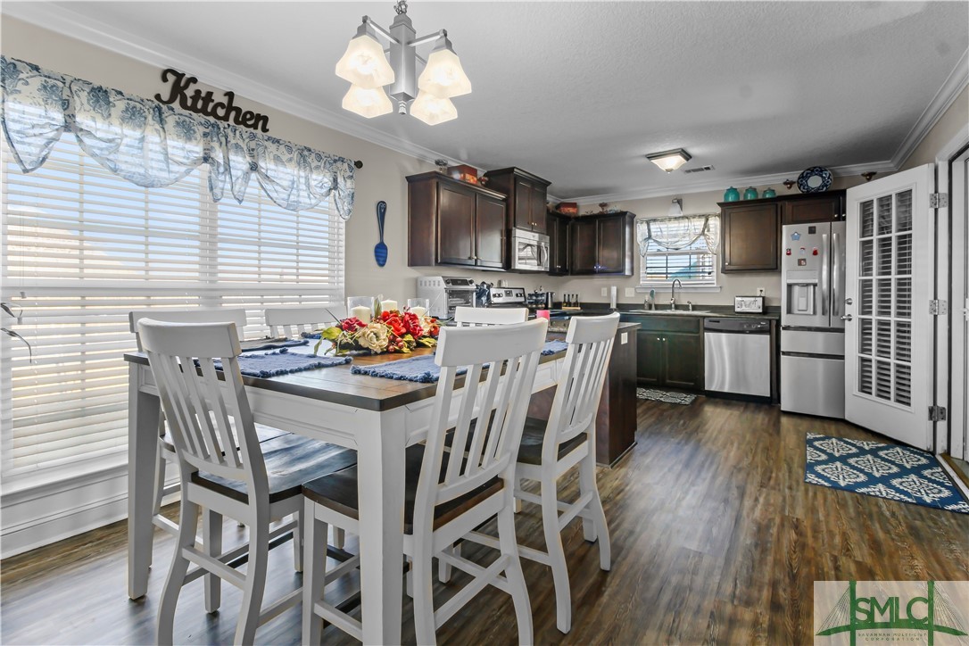 375 Manchester Court