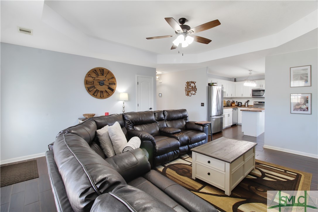 385 Winchester Way SE