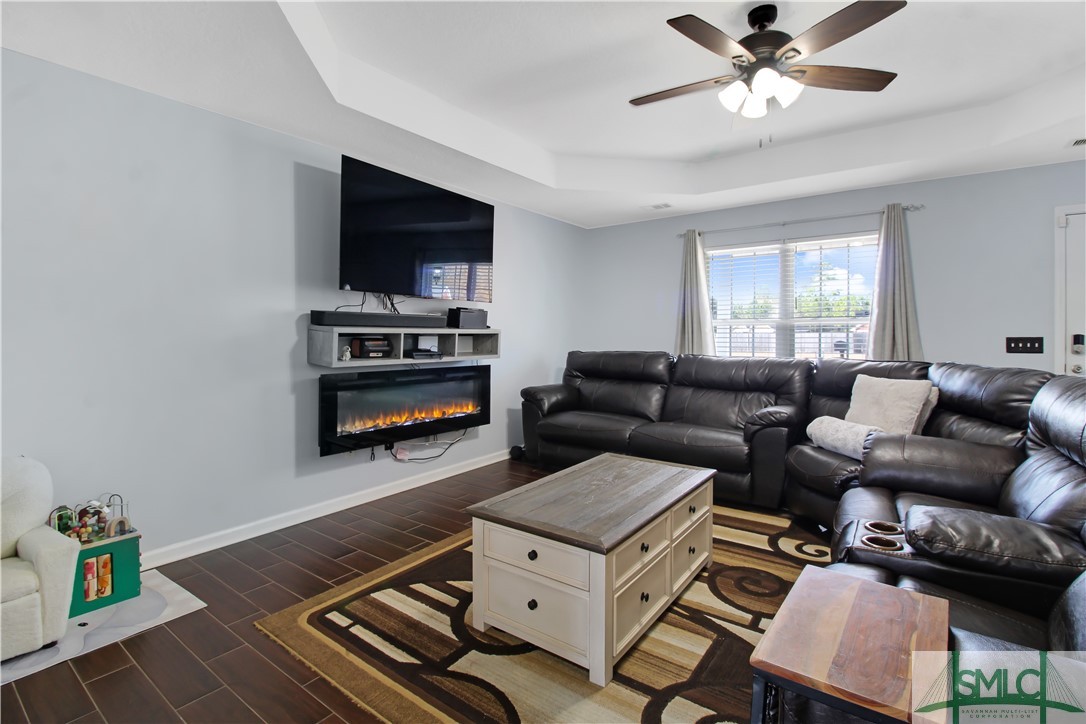 385 Winchester Way SE