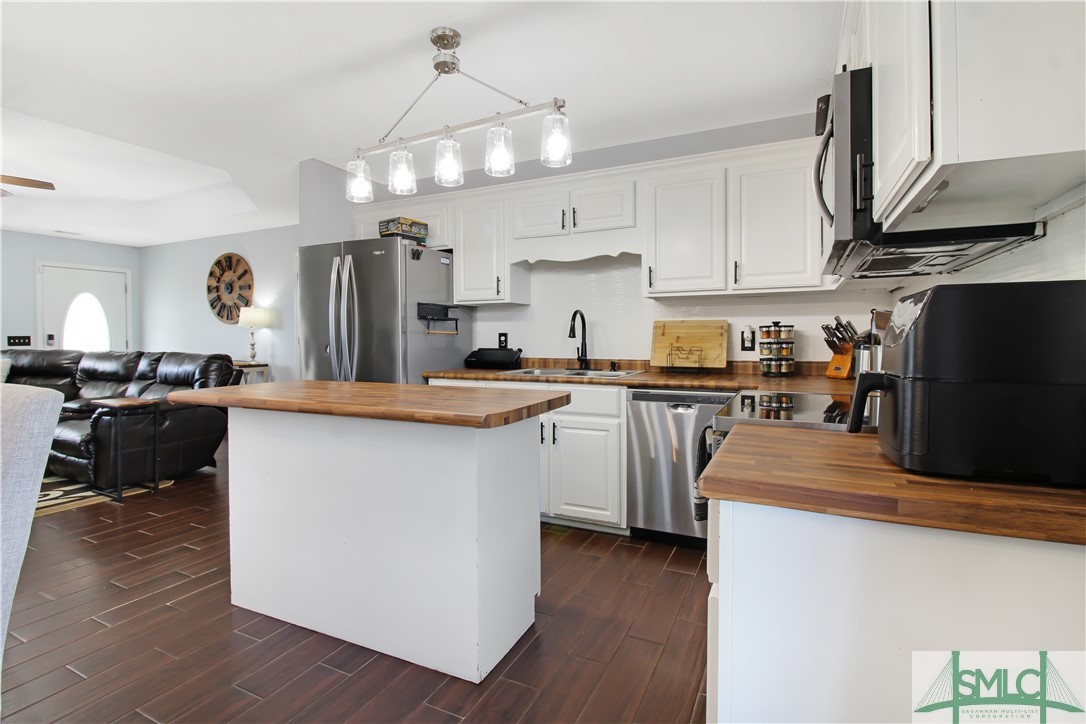 385 Winchester Way SE