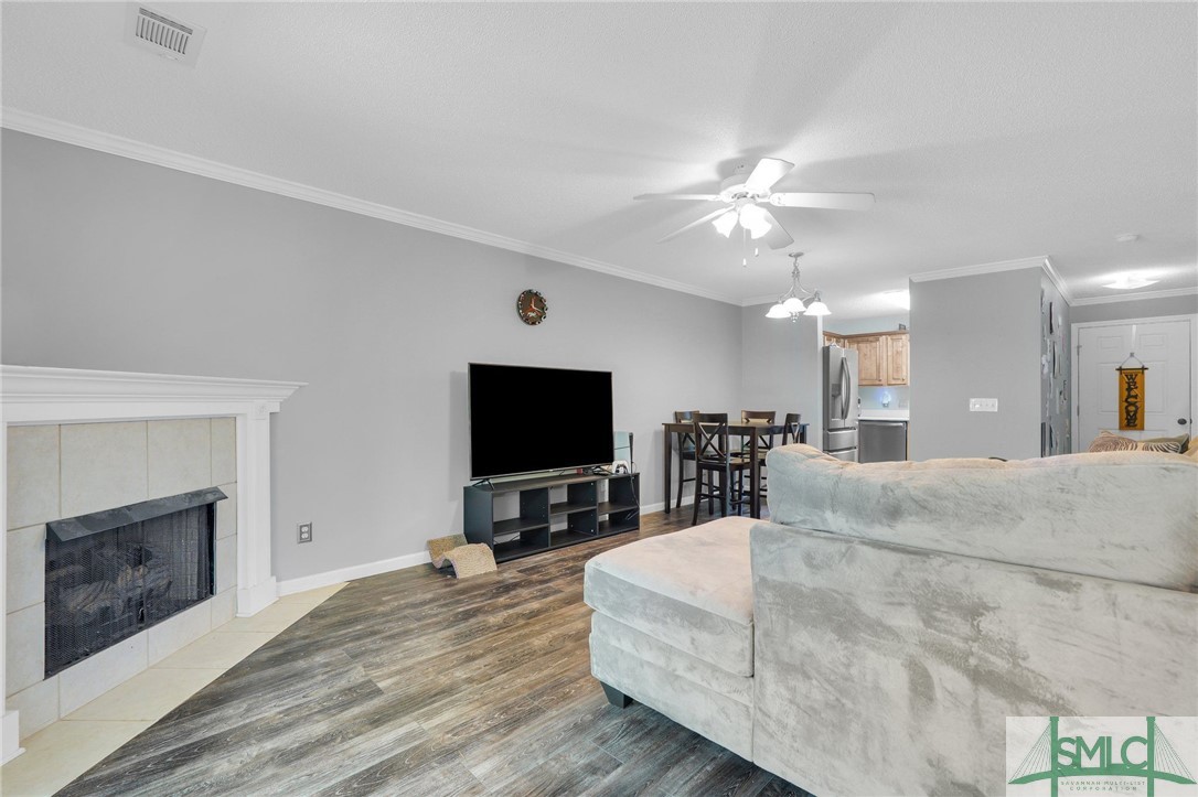 76 Al Henderson Boulevard E5