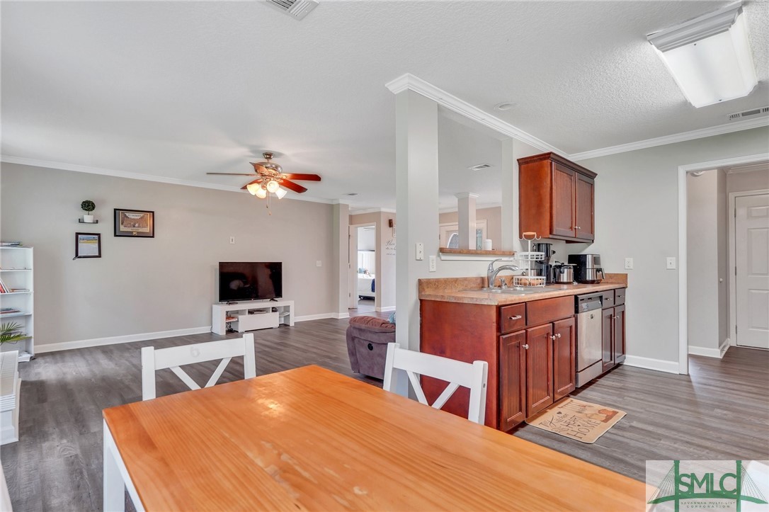 306 Carson Street NE