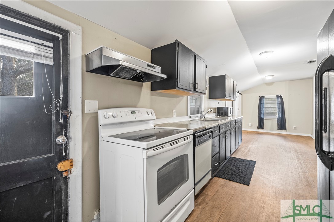 213 W Mendell Avenue