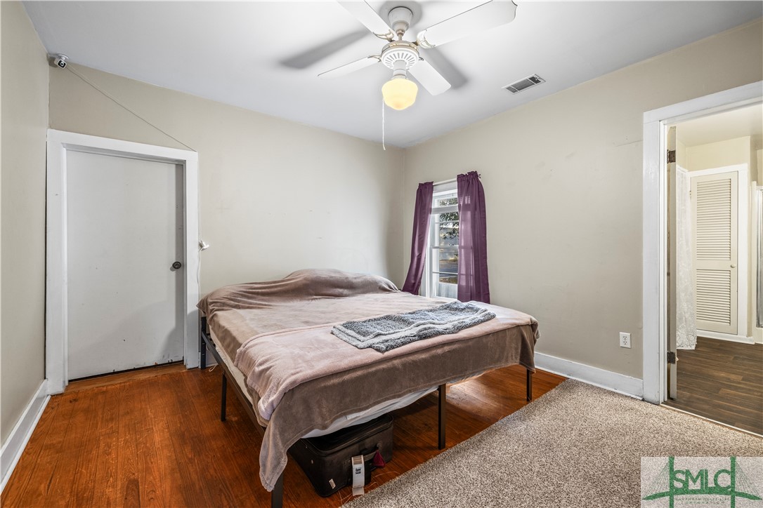 213 W Mendell Avenue