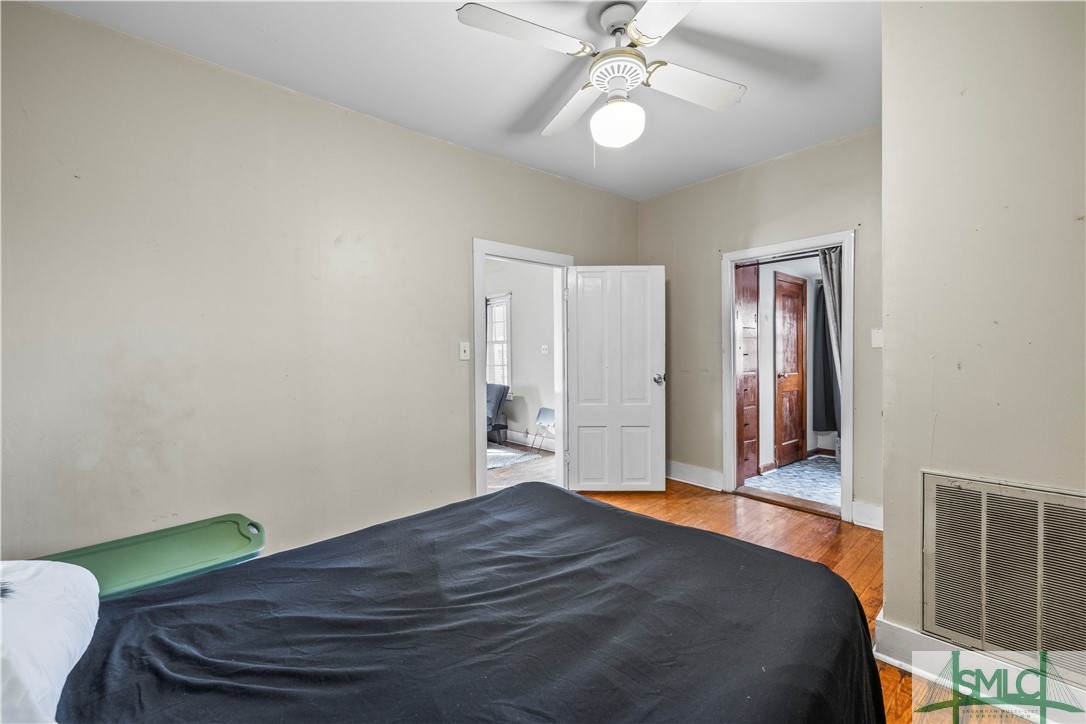 213 W Mendell Avenue