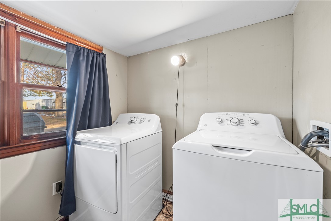 213 W Mendell Avenue