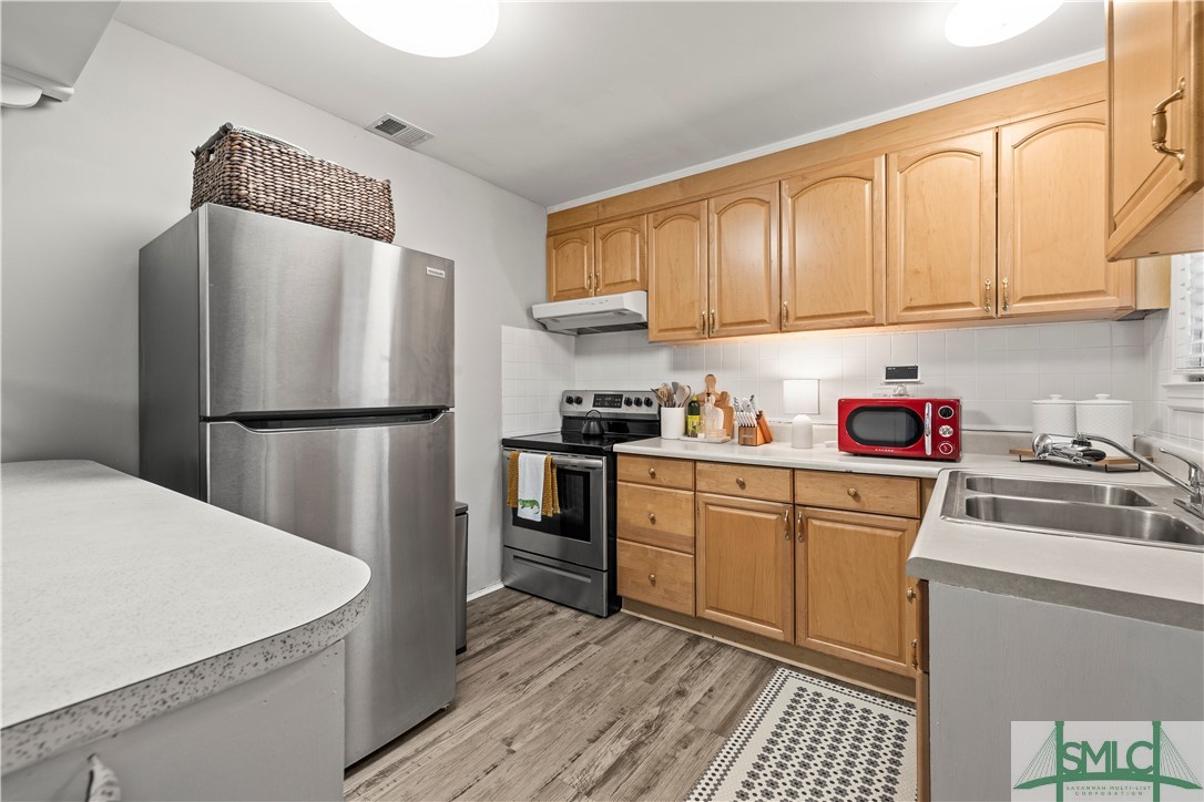 8426 Cresthill Avenue