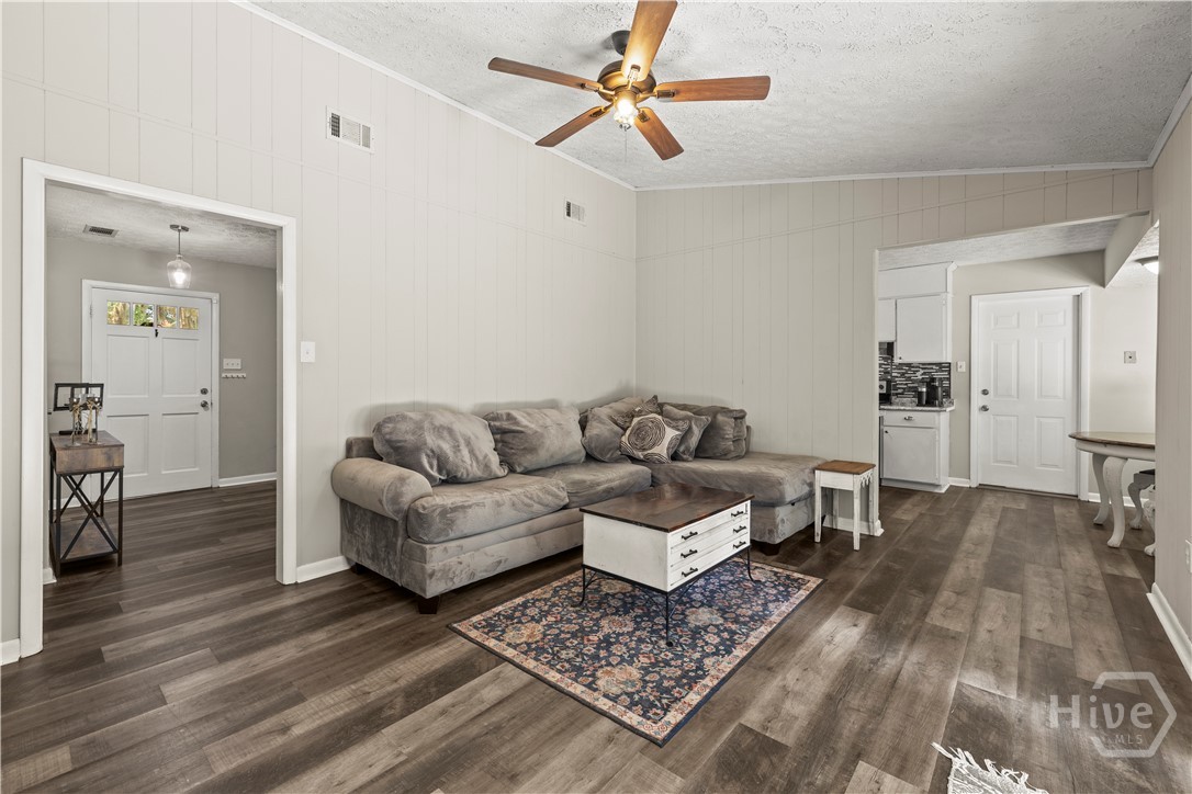104 E Welwood Drive