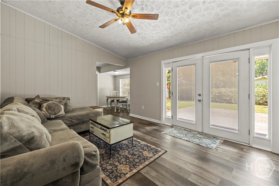 104 E Welwood Drive