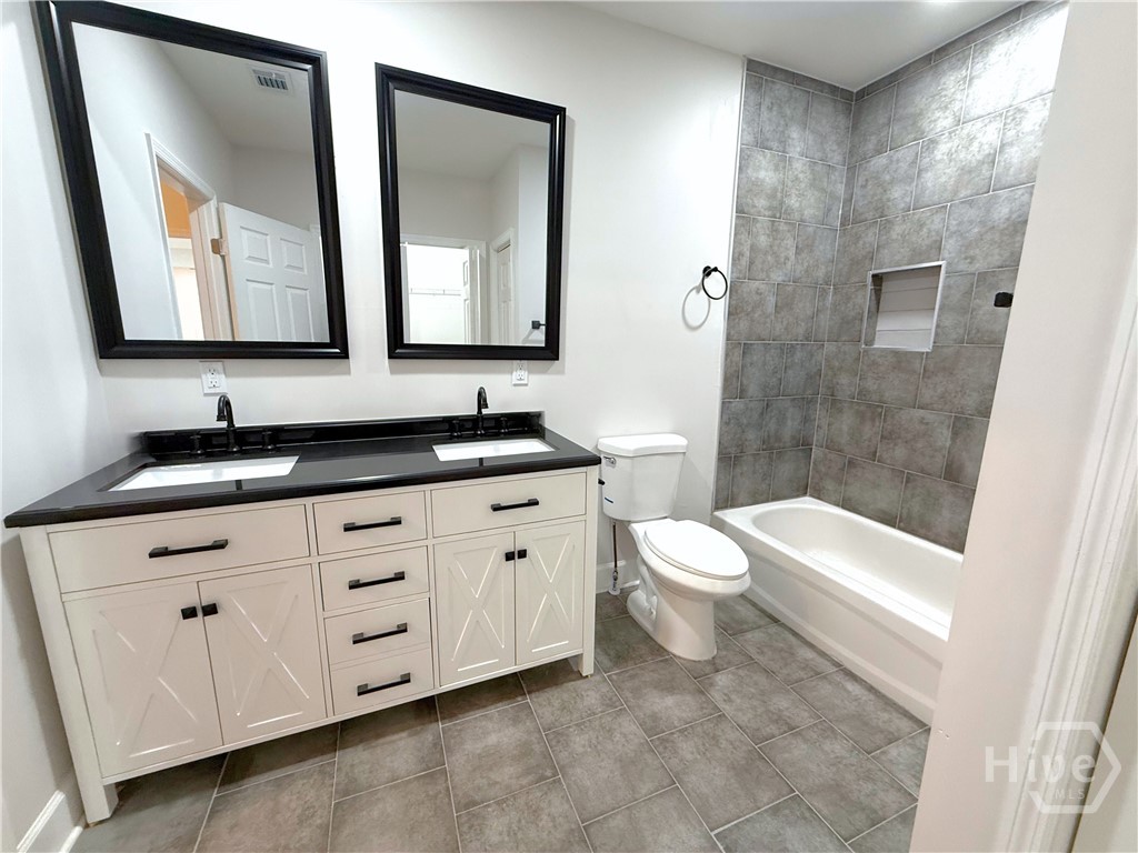 922 W 42nd Street