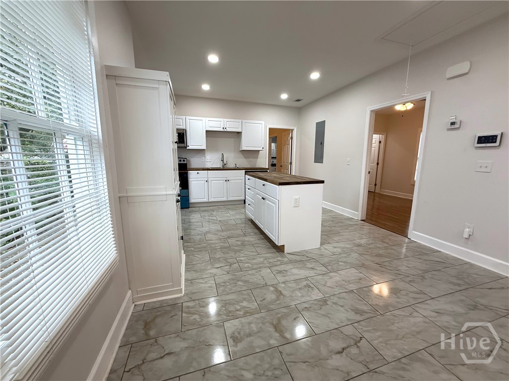 922 W 42nd Street