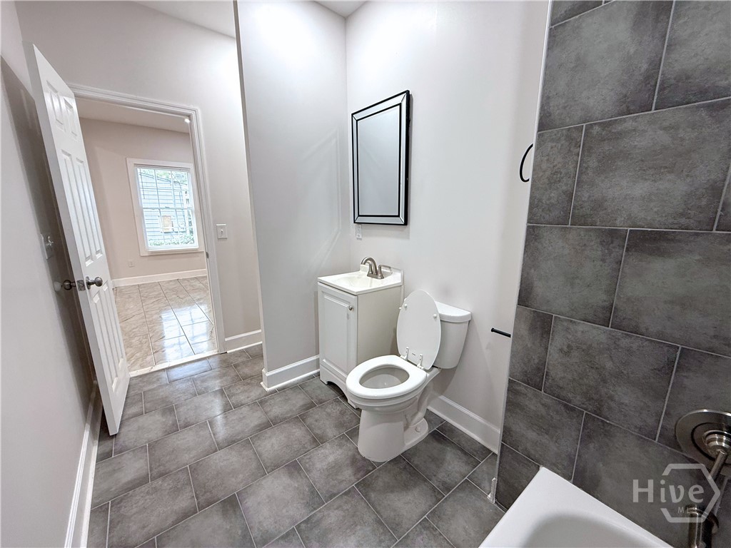 922 W 42nd Street