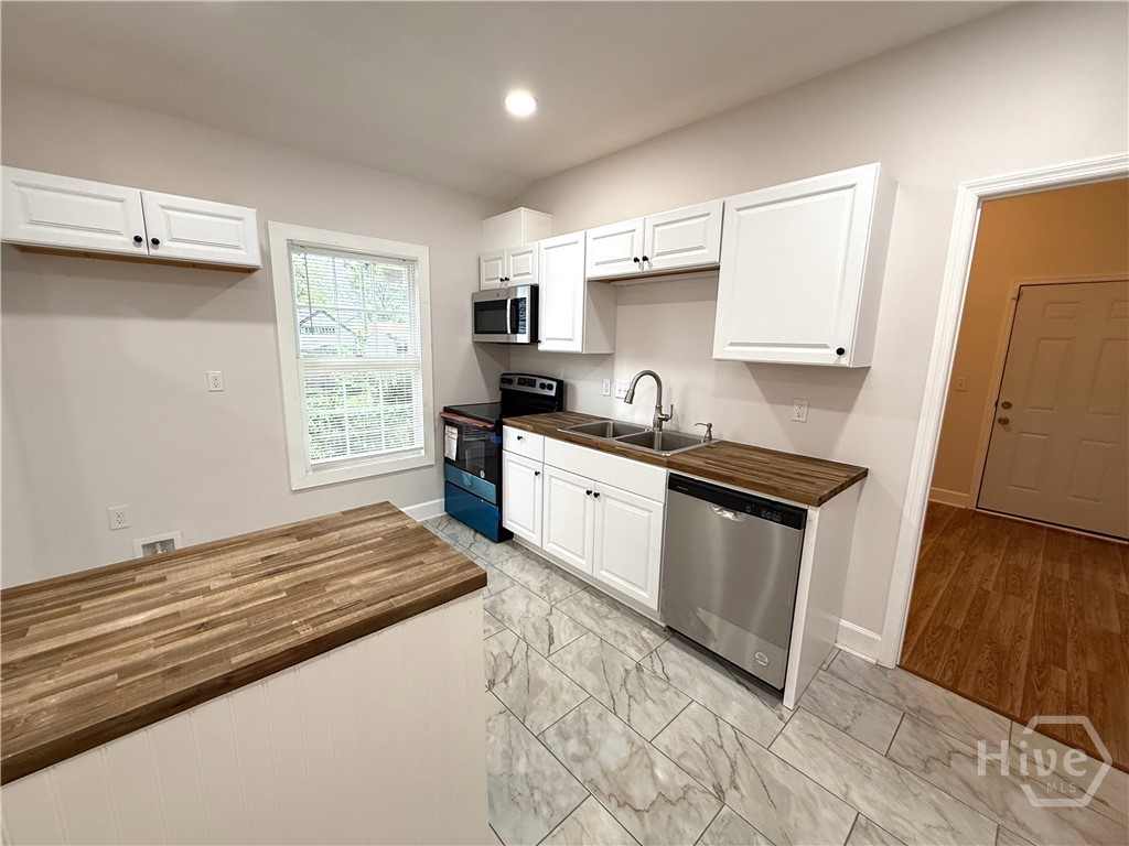 922 W 42nd Street