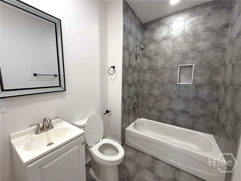 922 W 42nd Street