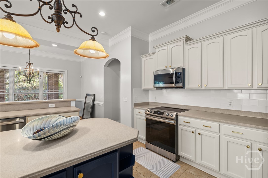 401 River Oaks Drive 401