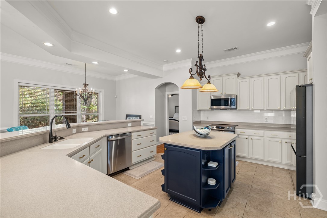 401 River Oaks Drive 401