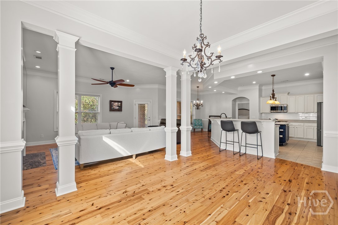 401 River Oaks Drive 401