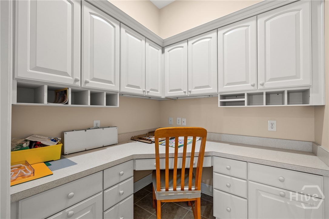 401 River Oaks Drive 401