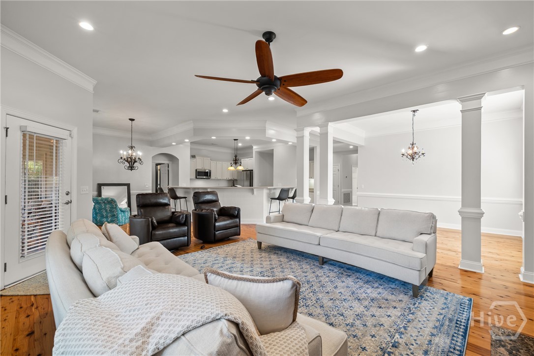 401 River Oaks Drive 401