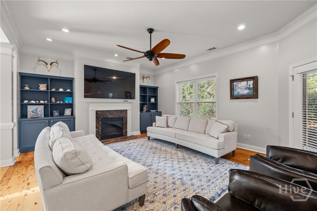 401 River Oaks Drive 401