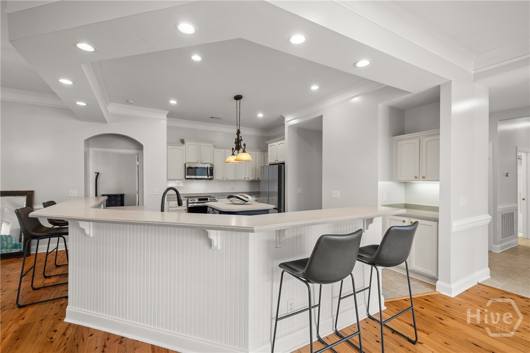 401 River Oaks Drive 401