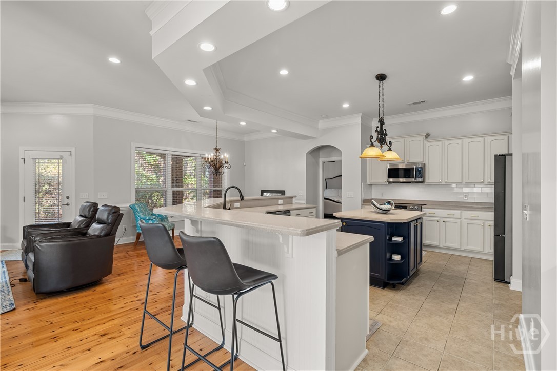 401 River Oaks Drive 401