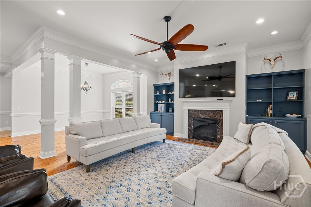 401 River Oaks Drive 401