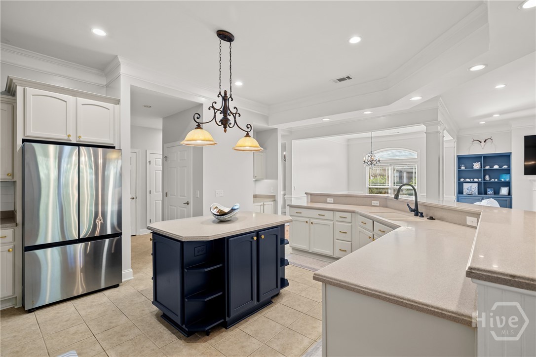 401 River Oaks Drive 401