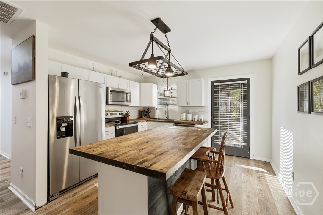 200 Raintree Court
