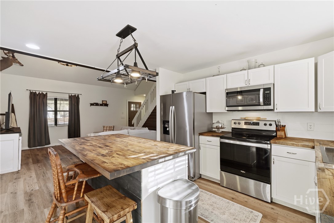 200 Raintree Court
