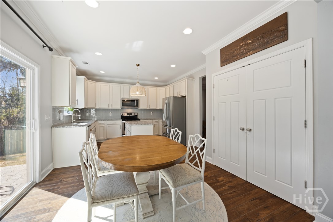 86 Waverly Lane