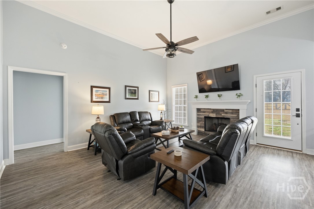 440 Rivercrest Drive