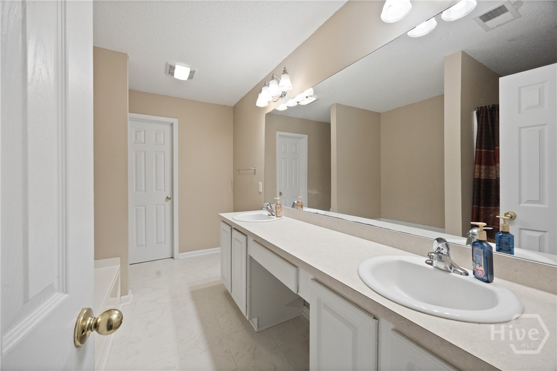 2 Willow Lakes Drive