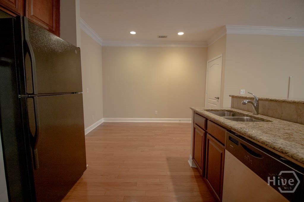 127 Ventura Place