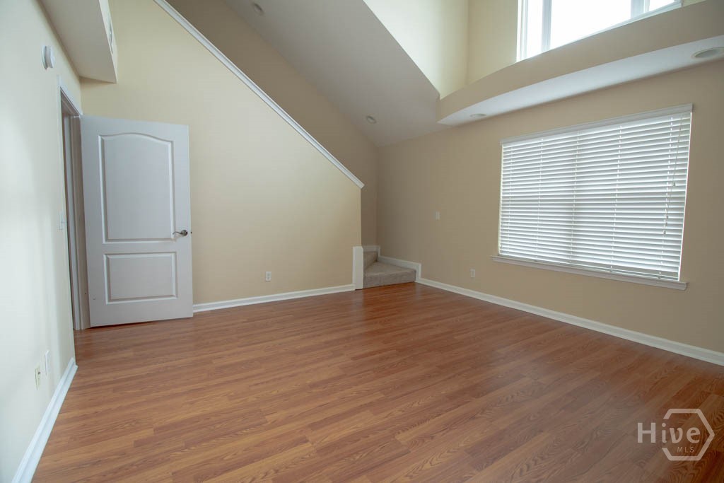 127 Ventura Place
