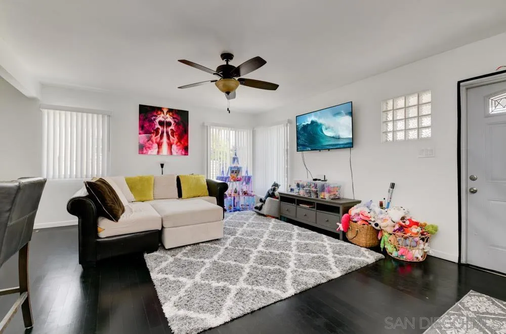 554 Los Angeles Pl