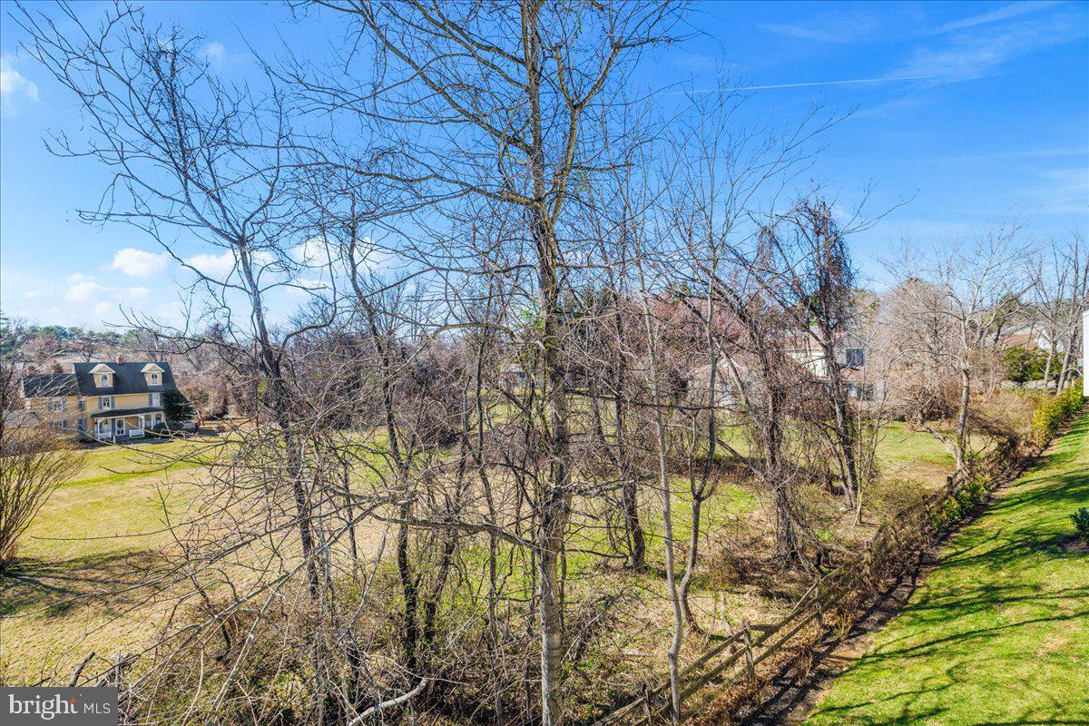 21 Greensborough Rd