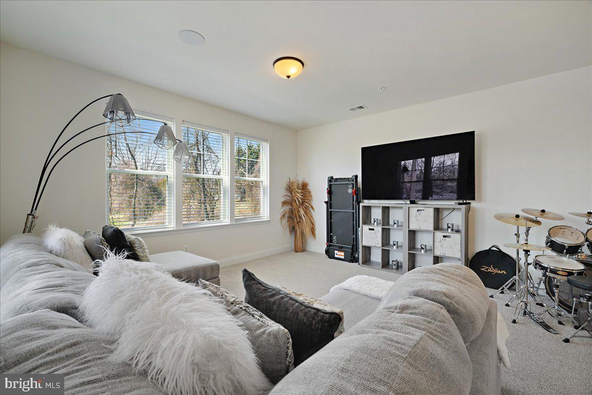 21 Greensborough Rd