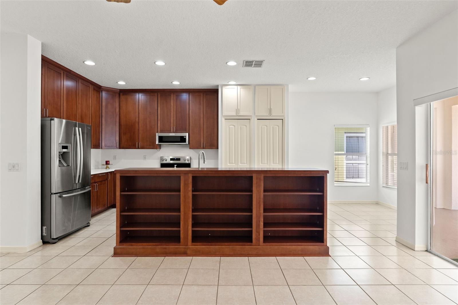 2913 BANYAN HILL LN