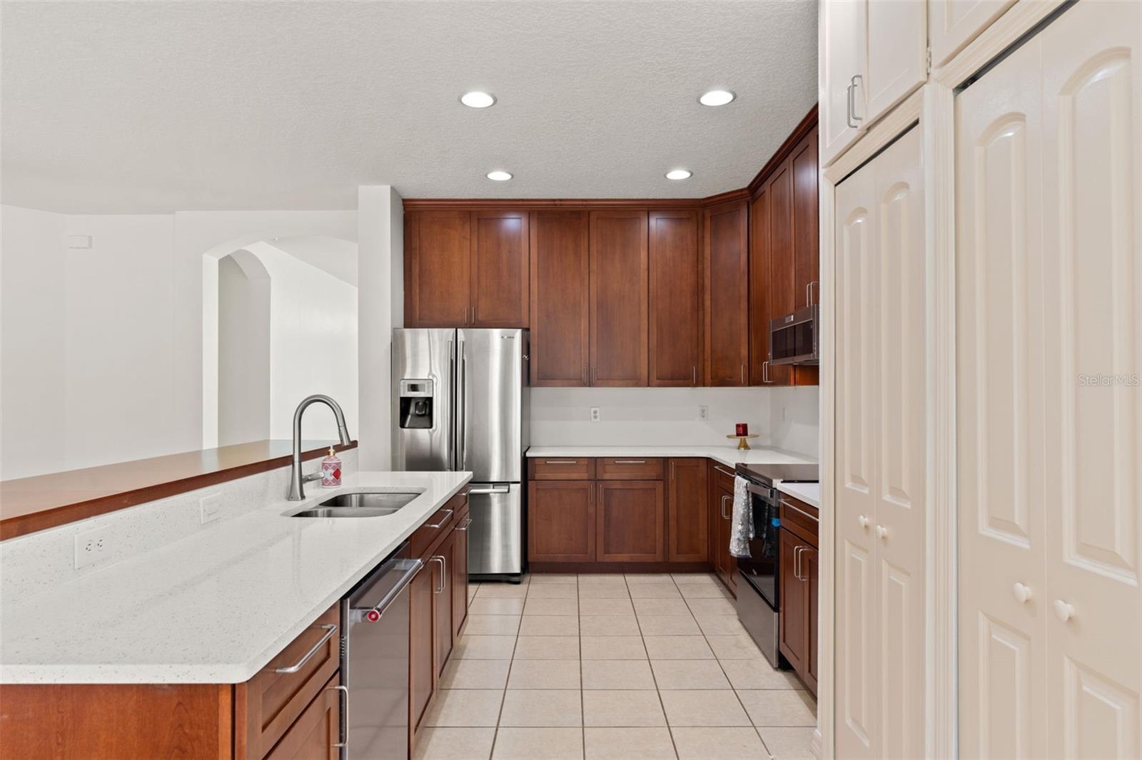2913 BANYAN HILL LN