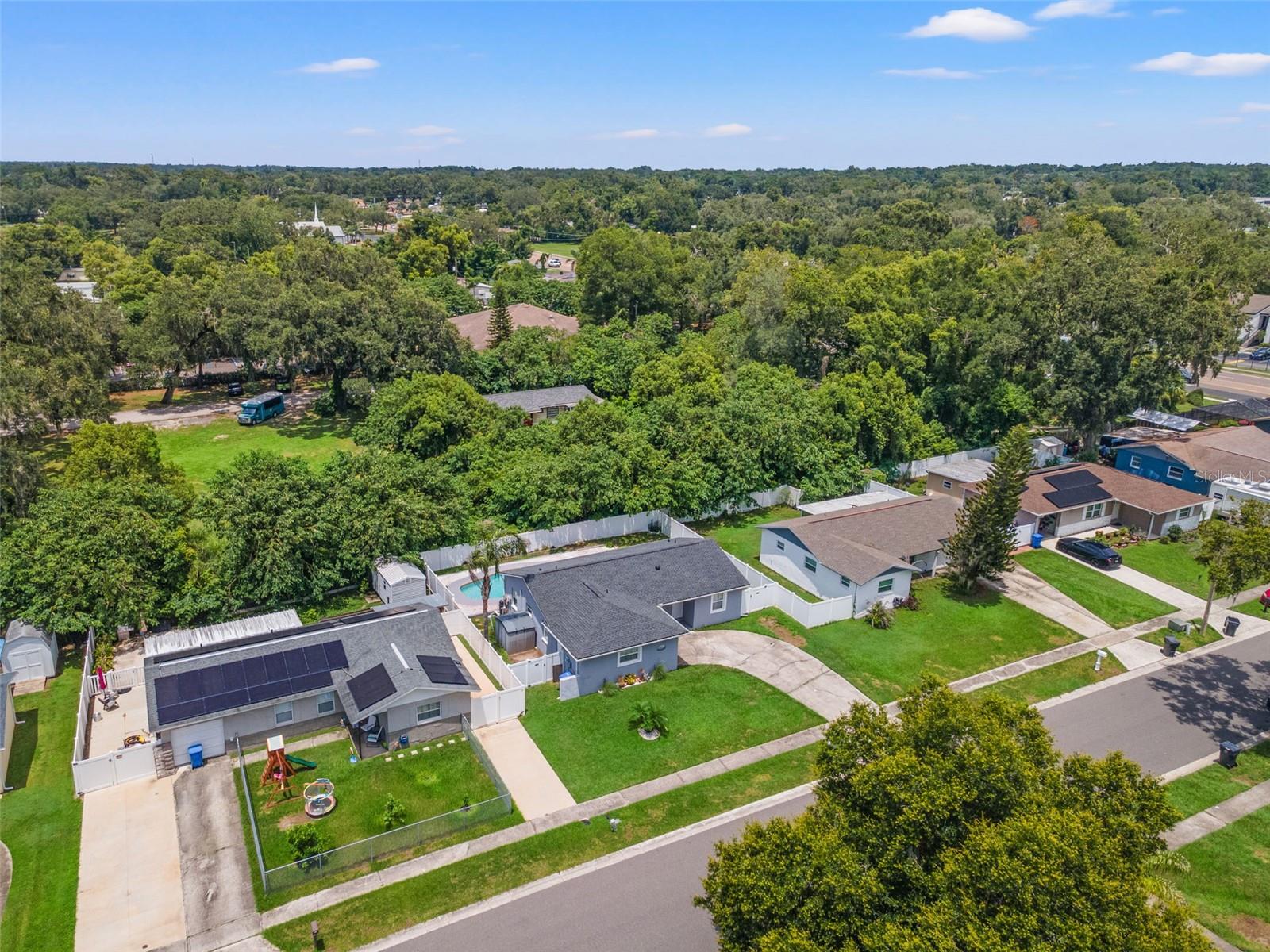 560 ROBIN HILL CIR