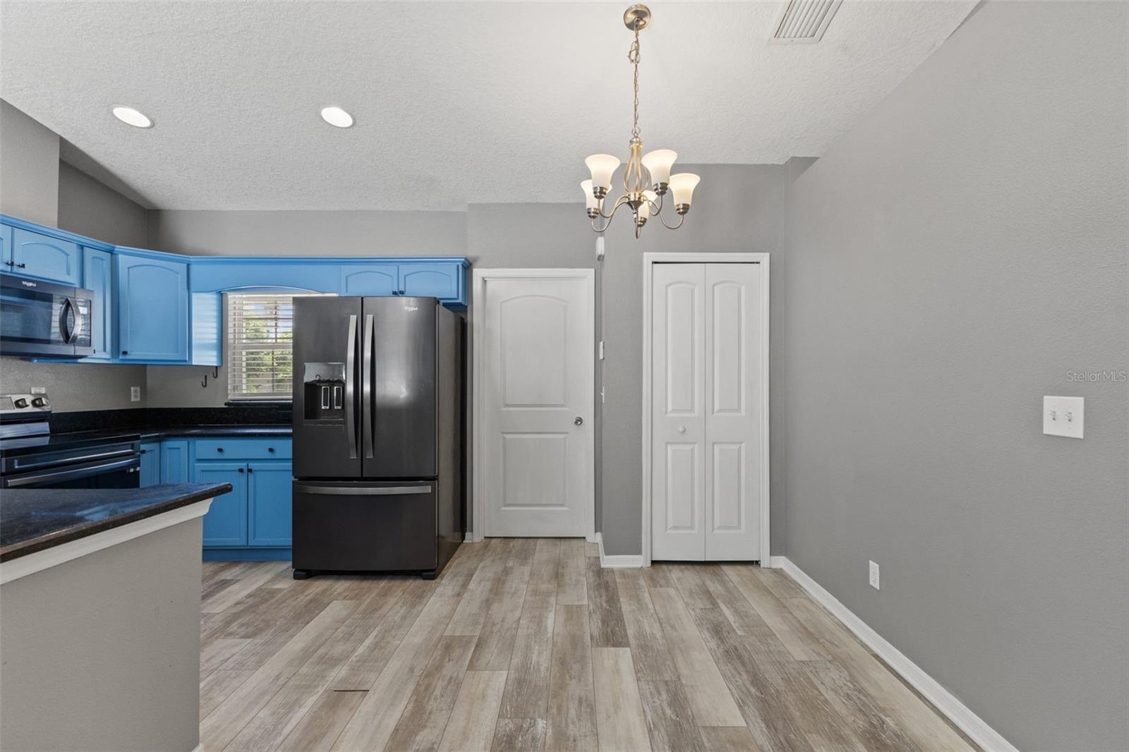 560 ROBIN HILL CIR